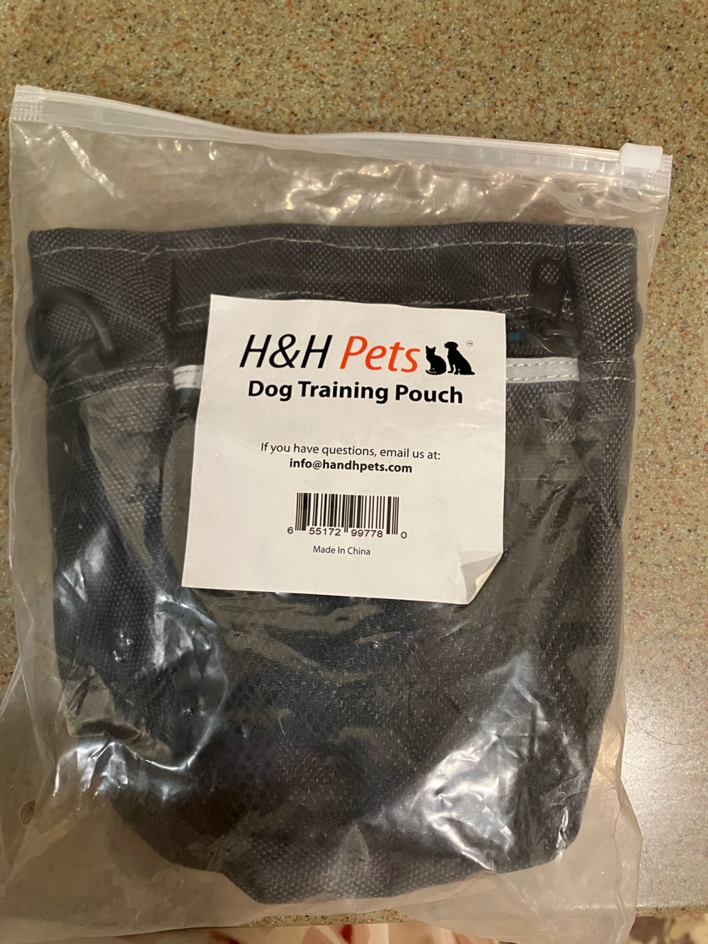 Black Dog Training Pouch - Hands-Free Treat Holder